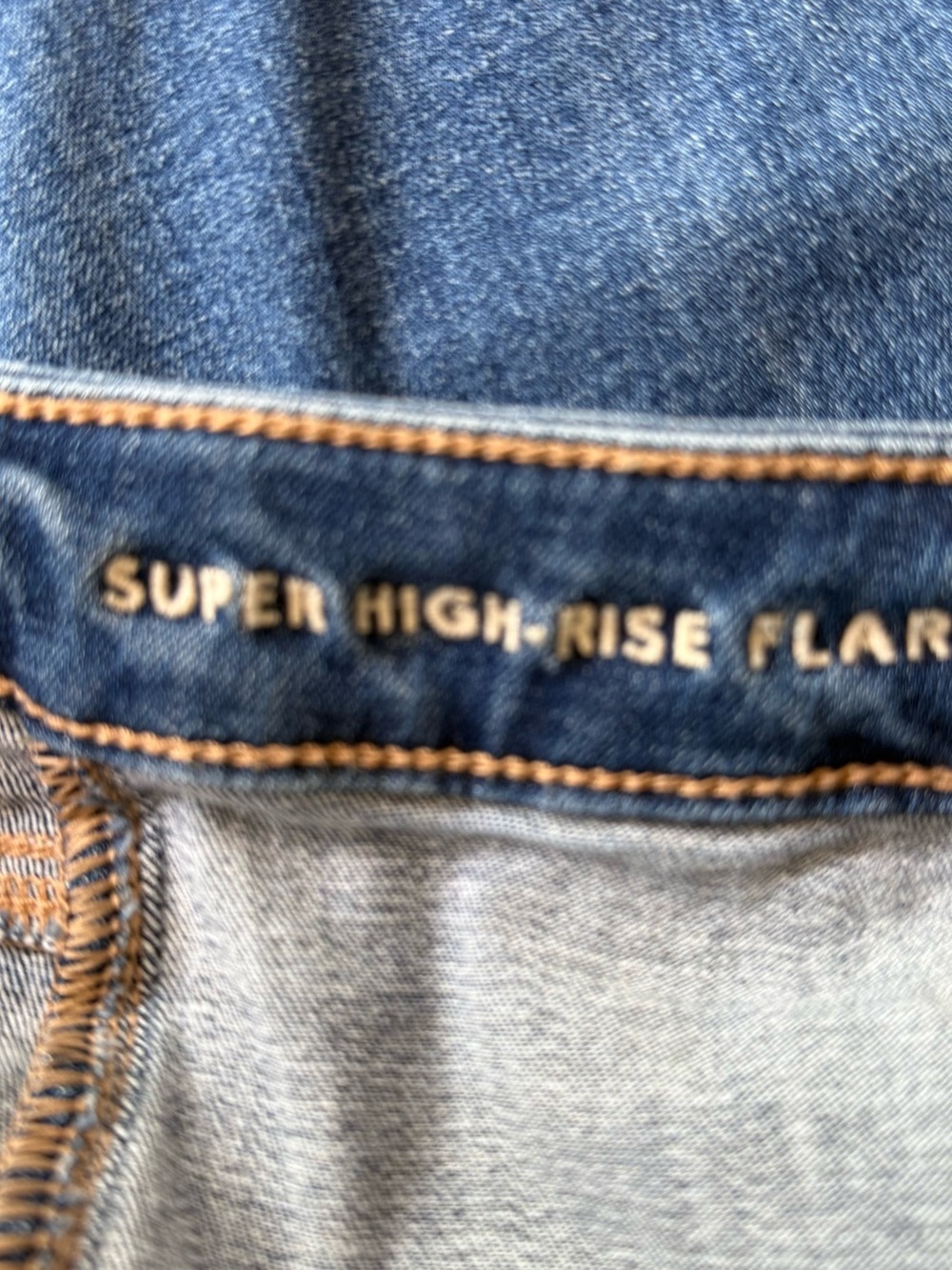American Eagle Outfitters Super High-Rise Medium Wash Jeans Flare Size 6 - Picture 6 of 11